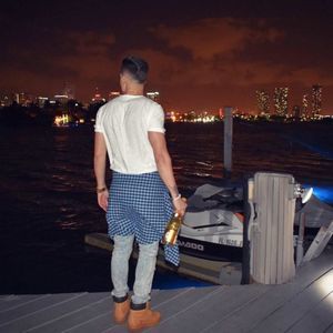 Meet your Posher, Derek madrid